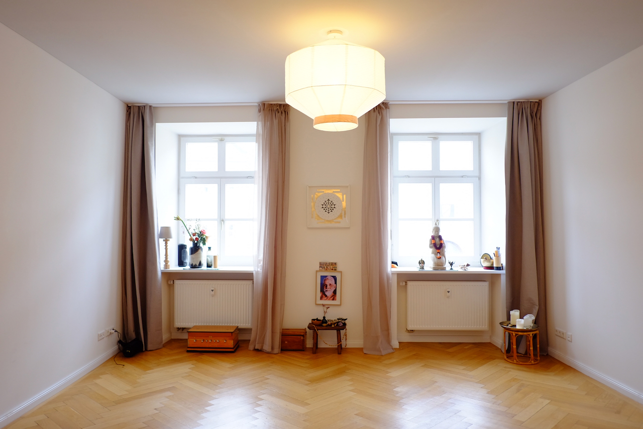 Traditional Hatha Yoga in der Aham Prema Shala Landshut Traditional Hatha Yoga in der Aham Prema Shala Landshut